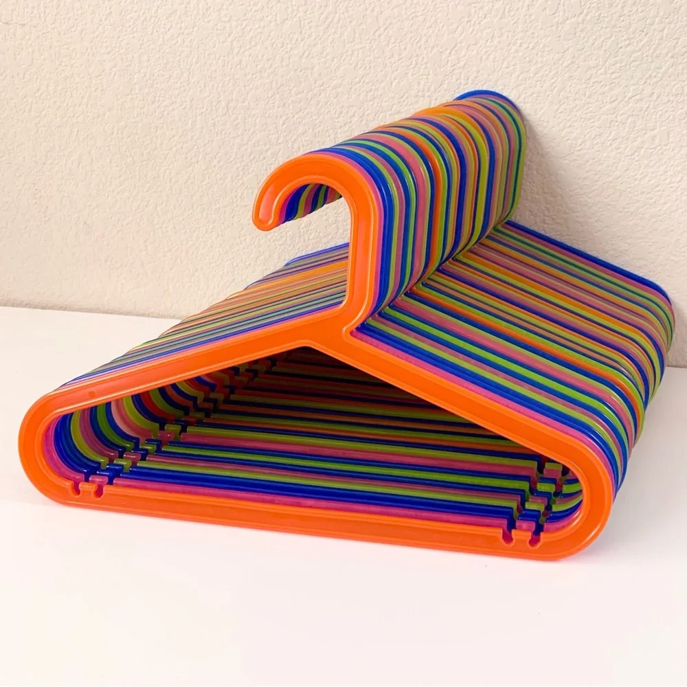 Narrow shoulders hangers 40 set rainbow by Anna everflund